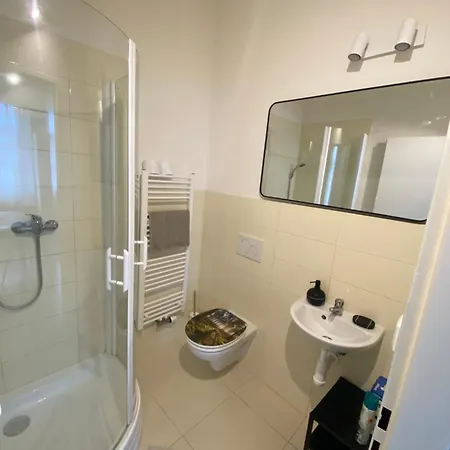 Roomy Close To Palmovka Prague