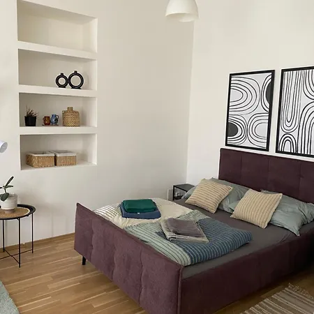 Roomy Close To Palmovka Prague